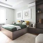 Downtown Luxe Living With Balcony