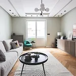Downtown Luxe Living With Balcony דירה בודפשט