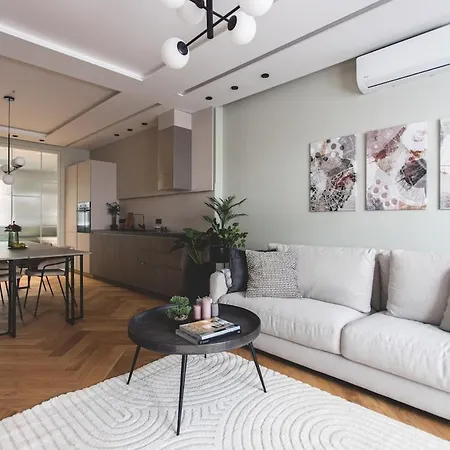 Downtown Luxe Living With Balcony شقة *