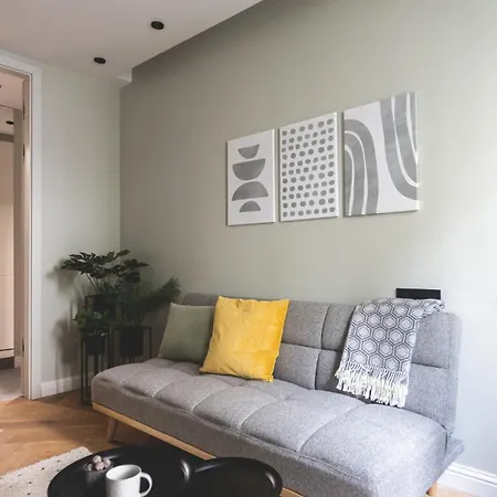 شقة Downtown Luxe Living With Balcony *