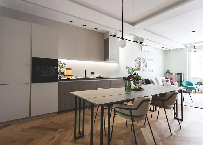 Apartament Downtown Luxe Living With Balcony