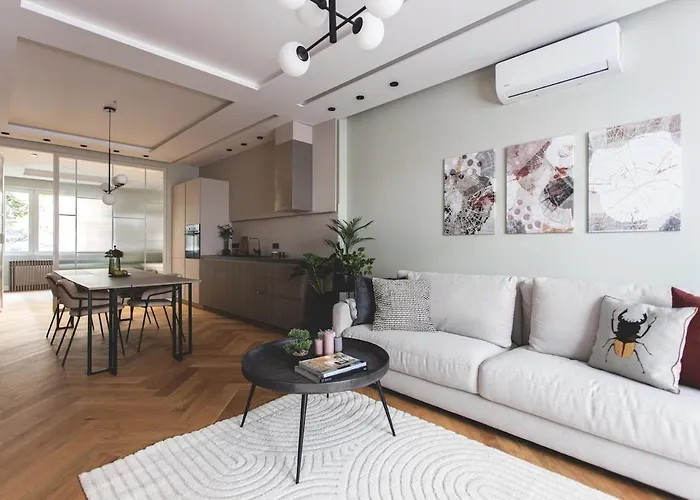 Downtown Luxe Living With Balcony Apartament *