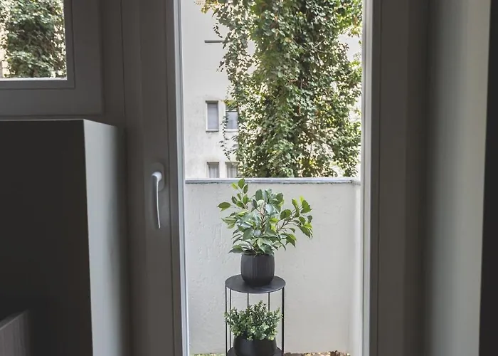Downtown Luxe Living With Balcony Budapesta