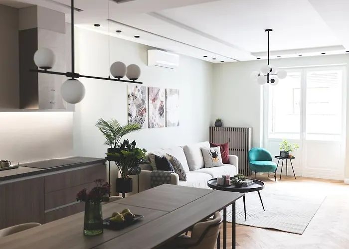 Downtown Luxe Living With Balcony Apartament *