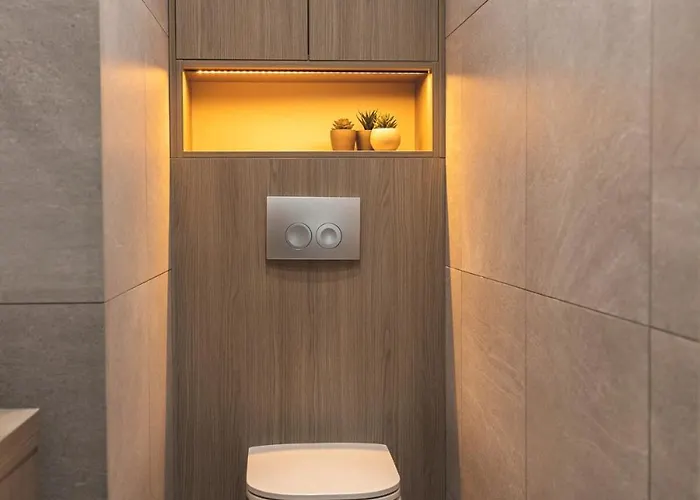 Downtown Luxe Living With Balcony Apartament *