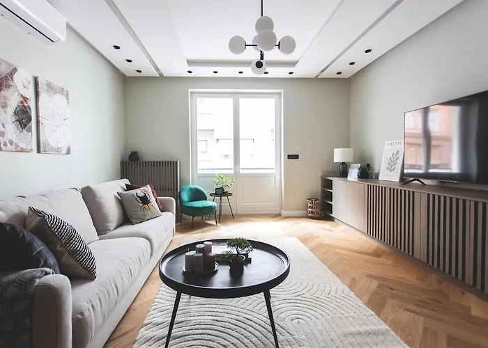 Downtown Luxe Living With Balcony Apartament Budapesta