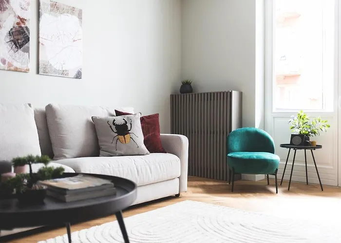 Apartment Downtown Luxe Living With Balcony Budapest