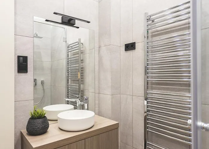Downtown Luxe Living With Balcony Budapest